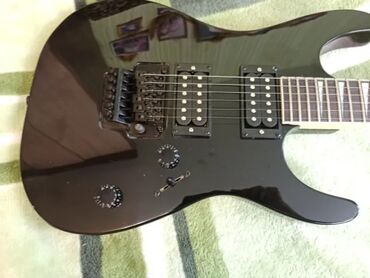 гитара цена бишкек: Продается электрогитара в форме "Superstrat" Практически в новом