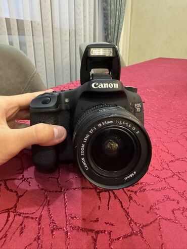 güzgü reqistrator: Canon EOS 7D DSLR fotoaparat - Korpus: möhkəm maqnezium alaşımlı
