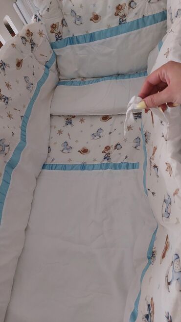 Beşiklər: Oğlan və qız üçün, İşlənmiş, Dördbucaq, Beşik, Dəst ilə, Matras ilə, Yellənmə mexanizmsiz — 6