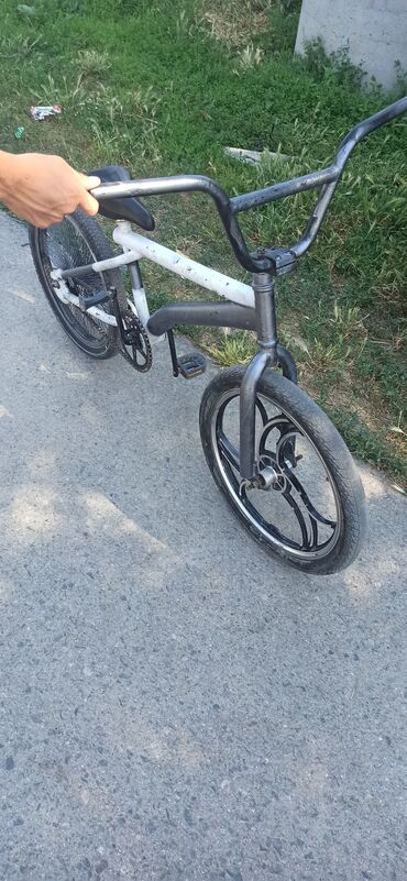 велосипед трюковый: Продам bmx в хорошем состоянии трюковой вынос с рулём седушка