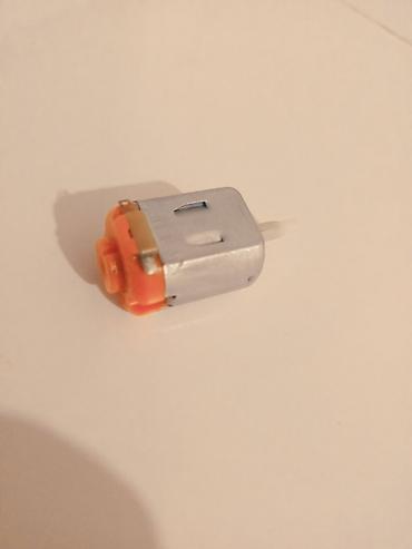 ucuz su: Kiçik ölçülü DC elektrik mühərriki satılır. Şəkildə görünən model — 1