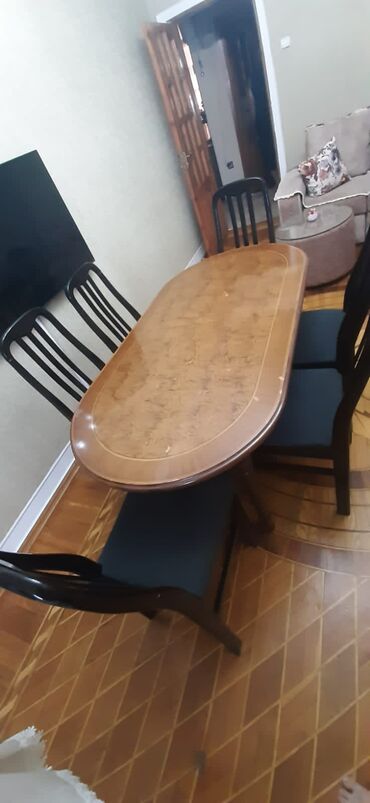 plastik stol stul sederek: İşlənmiş, Dördbucaq masa