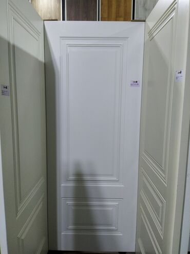 Фурнитура и комплектующие: Ağ rəngdə klassik üslublu daxili qapı paneli. - Material: MDF/taxta