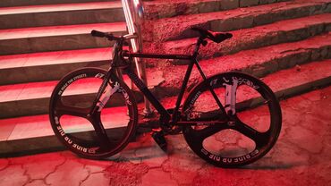 срочно продаю в связи с переездом: Фикс drew сам брал за 25 система: original single speed руль райзер
