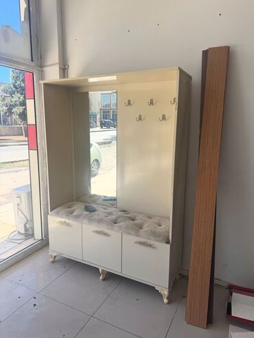 вешалка настенная в прихожую белая: Dəhliz üçün çoxfunksiyalı paltar asqısı və oturacaqlı konsol -