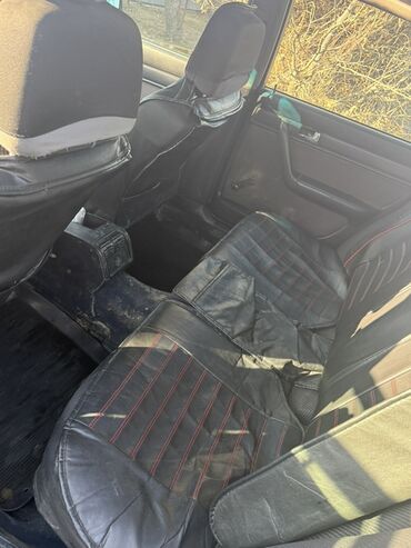 Audi: Audi A4: 1992 г., 2 л, Механика, Бензин, Седан — 5