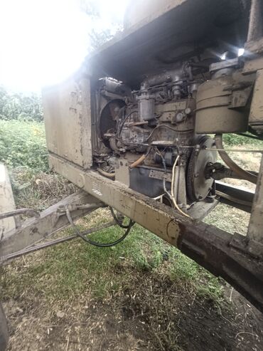 Зерноуборочные комбайны: Зерноуборочный комбайн самоходного типа, предназначенный для уборки at lalafo.kg — 12 Зерноуборочные комбайны: Зерноуборочный комбайн самоходного типа, предназначенный для уборки — 12