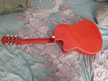 Gitaralar: Akustik gitara, Yeni