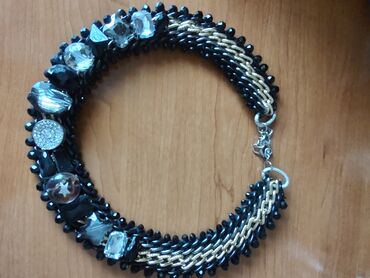 ogrlica ocilibara duzine cm: Dve prelepe ogrlice,umereno zlataste sa kamenjem,bez ikakvih