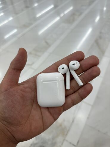 чехлы для аирподс: Airpods ideal vəziyyətdədir.Az işdədilib demək olarki təp