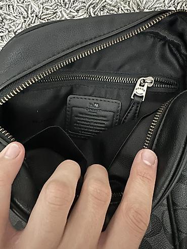 зипо: Сумка через плечо COACH (New York) в фирменном тисненом монограмном — 3