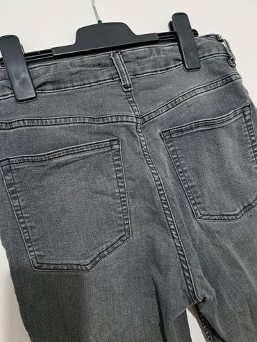 waikiki ženske pantalone: Zenske farmerke 26-27-30 vel 
za dodatne informacije pitati u dm