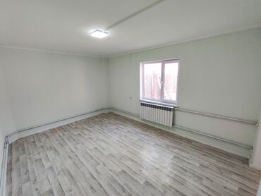 продаю дом рабочий гарадок: Студия с кухней и санузлом - Просторная комната с большим окном
