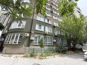 Коммерческая недвижимость: Продается коммерческое помещение в цокольном этаже в центре города на — 10