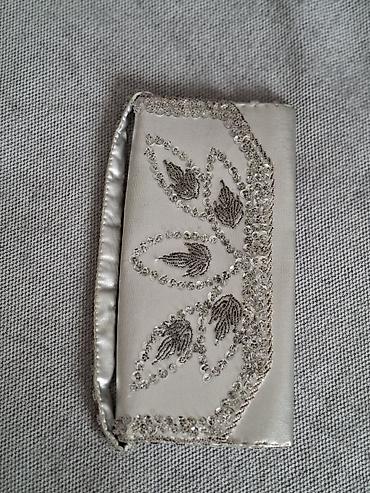 Bijuteriya: Zərif axşam çantaları dəsti - Qara samt clutch: Minimalist dizayn, ön — 3