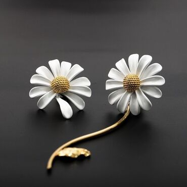 где купить платье: 🌼 Серьги-ромашки для нежных и стильных образов 🌼 Эти украшения словно