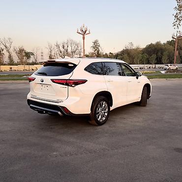 suv: Toyota Highlander: 2021 г., 2.5 л, Автомат, Гибрид, Внедорожник — 3