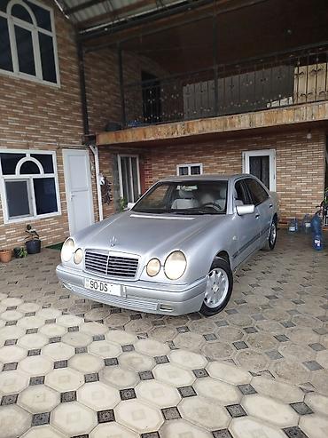 Mercedes-Benz: Mercedes-Benz E-Class: 2.3 l | 1997 il Sedan — 4