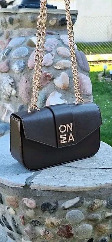 doca torbe: Ženska crossbody torbica sa zlatnim lancem - Model: kompaktna torbica — 5
