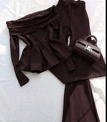Damski komplet – bluza sa golim ramenima i pantalone - Dvodijelni