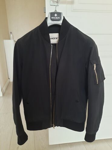 размер одежды по росту и весу мужской: Куртка S (EU 36), M (EU 38), цвет - Черный