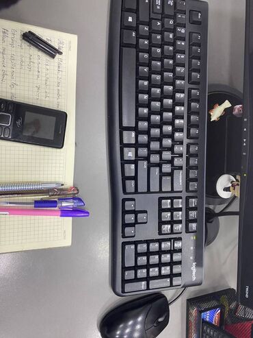 Masaüstü kompüterlər və iş stansiyaları: Masaüstü kompüterlər işləkdir. 6 ədəd PC, 6 ədəd monitor, 6 ədəd — 13