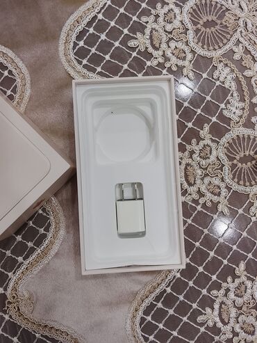 Apple iPhone: IPhone 8 Plus, Qızılı, Simsiz şarj — 9