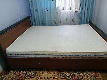 Классическая кровать,масивная,дерево железный каркас, хорошем