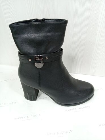 женские сапоги на платформе: Qadın qış botları – qara rəng - Material: hamar teksturalı süni dəri