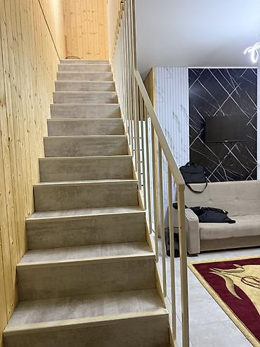 Аренда отелей и хостелов: Сдаться коттедж в бостери теплый устный 7ми местный есть кухня и так — 2