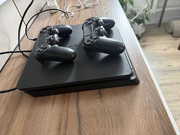 Sony PlayStation: PlayStation 4 Slim (чёрная) с двумя беспроводными геймпадами DualShock — 2