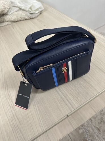 Барсетки: Продаю барсетку Tommy Hilfiger Состояние: новая, с бирками и