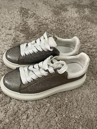 Qadın ayaqqabıları: Alexander McQueen platform krossovkaları Alexander McQueen — 5