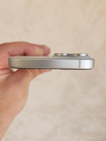 iphone mini 15: IPhone 15, 128 GB, Qızılı, Zəmanət, Simsiz şarj, Face ID — 2