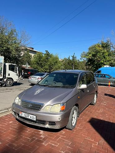 Toyota Gaia: 2002 г., Минивэн