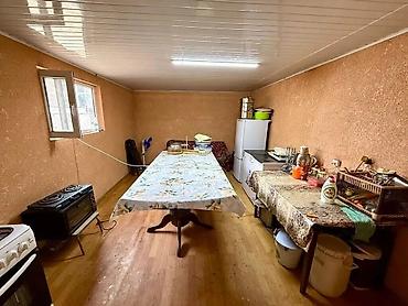 Продажа коттеджей и домов: 🏙️ Продаётся: Жилой дом — 140 м² 📍 Локация: Бишкек, ж/м Ак-Орго 🏢 — 7