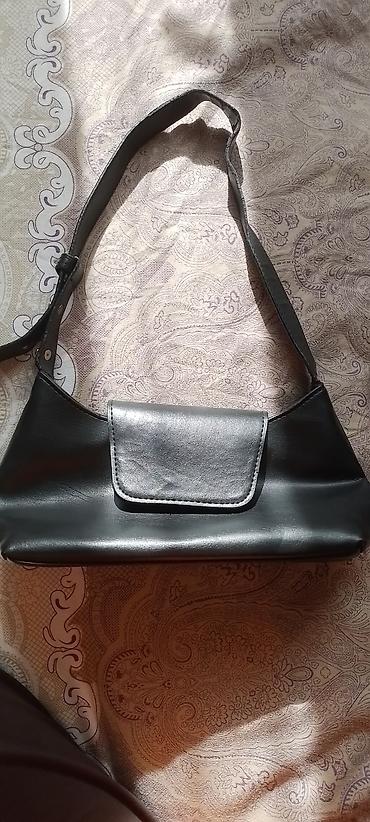 Qadın çiyin çantası – klassik qara rəng - Material: hamar süni dəri - lalafo.az -da Qadın çiyin çantası – klassik qara rəng - Material: hamar süni dəri -