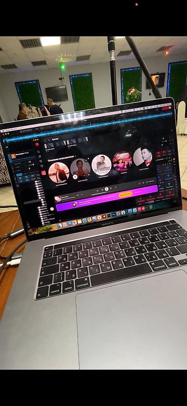 appl: MacBook Pro 16" - Дисплей 16", тонкие рамки, встроенная камера — 5