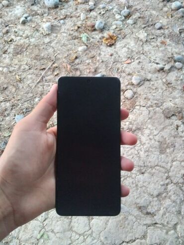 hdd qiymeti: Poco f6 12/512 1 ilin telefonudu idealdi qiymet 650 karopqası adaptırı