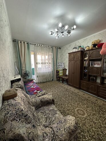 1 комнатная квартира на сутки в оше: 1 комната, 35 м², 105 серия, 5 этаж, Старый ремонт