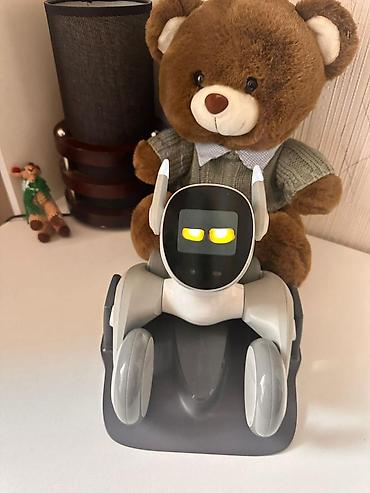 barmaq oyuncaq: Uşaqlar üçün interaktiv robot oyuncağı - Dizayn: Dörd təkərli baza — 3