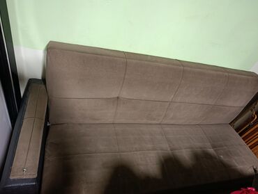 Qonaq otağı dəstləri: Mebel dəsti satılır Tərkibi: - Klassik vitrin-bufet: oyma dekorlu — 6