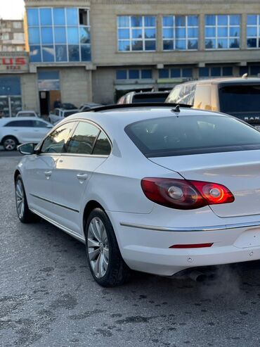 Volkswagen: Volkswagen Passat CC – ağ rəngli, zərif 4 qapılı kupe-sedan. Xarici — 9