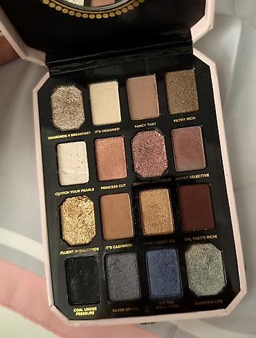 beau monde: Göz kölgələri Huda Beauty İşlənmiş — 3