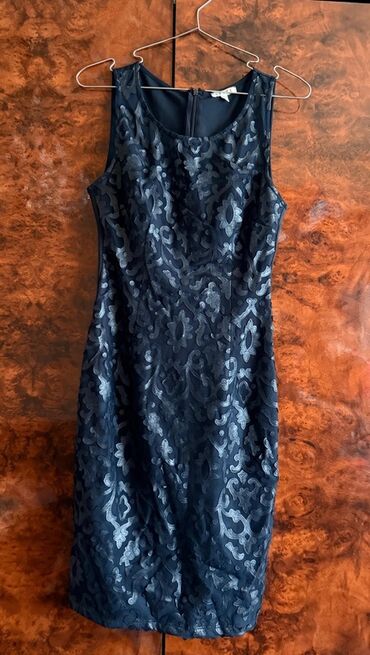 Ziyafət donları: Bu geyim qadınlar üçün nəzərdə tutulmuş müxtəlif üslublu iki paltardan -da lalafo.az — 4 Ziyafət donları: Bu geyim qadınlar üçün nəzərdə tutulmuş müxtəlif üslublu iki paltardan — 4