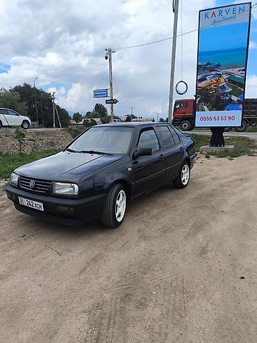 Volkswagen Vento: 1997 г., 1.8 л, Механика, Бензин, Седан