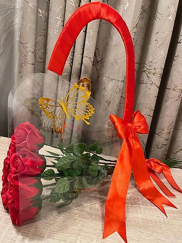hədiyyəlik qutu: Akrilik hədiyyə səbəti – dekorativ qızıl kəpənəkli - Şəffaf akril — 1