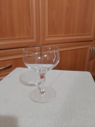Другие товары для кухни: 1) Продам рюмки хрустальные, маленькие, высотой около 12 см, 5 штук. И — 10