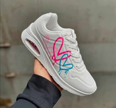 trapstar duks cena: Skechers
