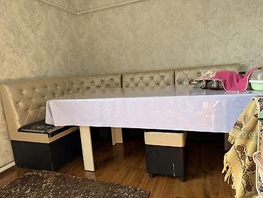 шампуры в аренду: Угловой кухонный комплект: большой обеденный стол + 5 пуфа. - Угловой — 1